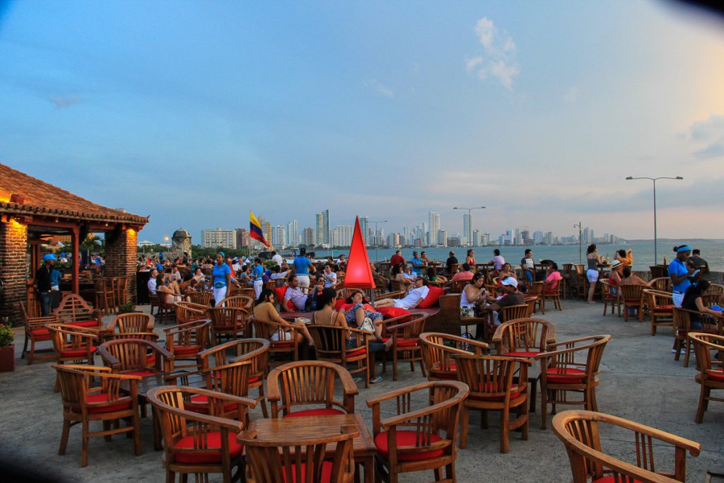 Blick vom Cafe del Mar zum Stadtteil Boca Grande