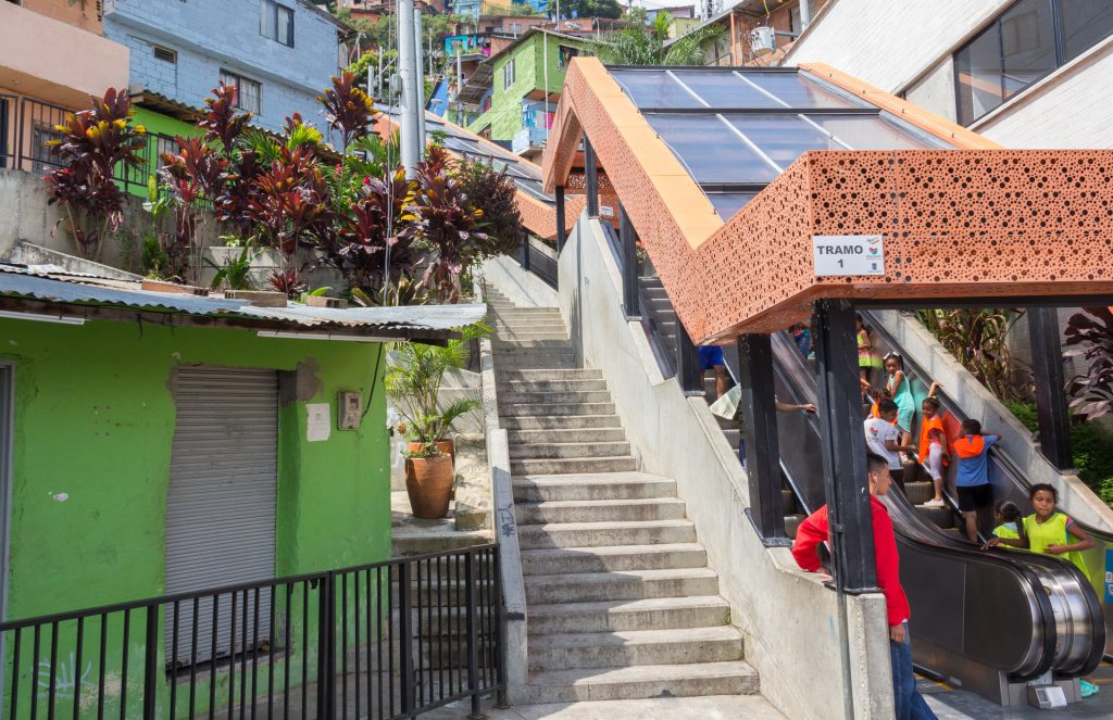Die erste von sechs Rolltreppen in der Comuna 13 in Medellin