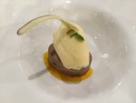 Mango-Sorbet auf Schoko-Mousse