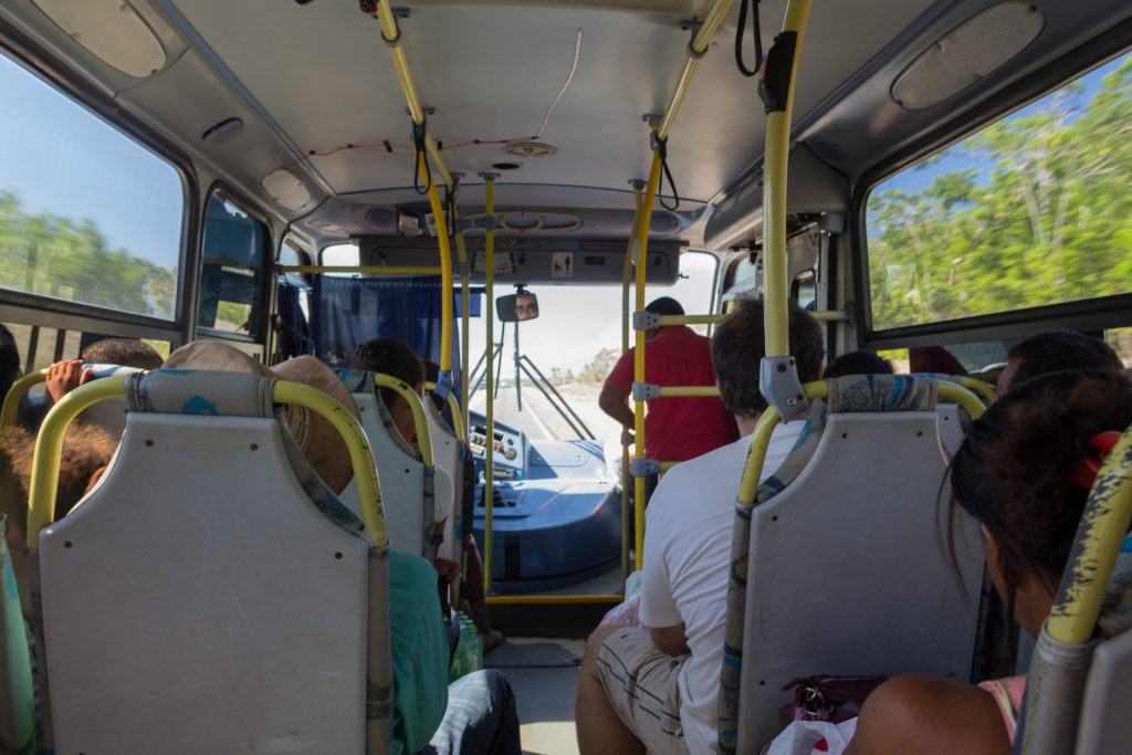 Im Linienbus von Praia do Forte nach Imbassaí