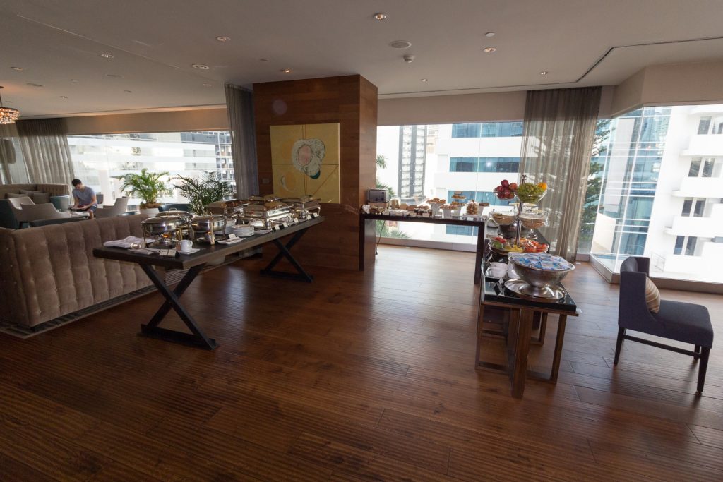 Blick über das Frühstücksbuffet
