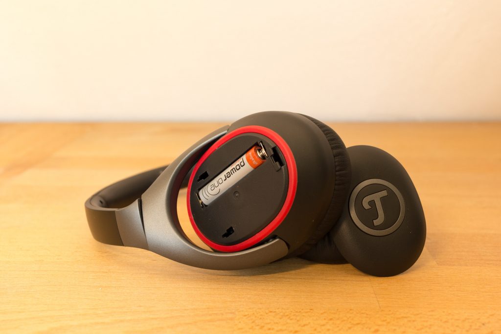 Teufel MUTE - zur aktiven Geräuschunterdrückung wird eine AAA-Batterie benötigt