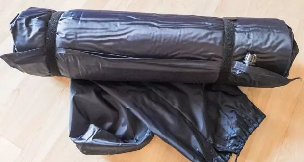 selbstaufblasende Isomatte mit Transportbeutel