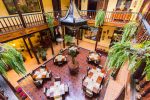 Innenhof & Restaurant im Hotel Los Balcones