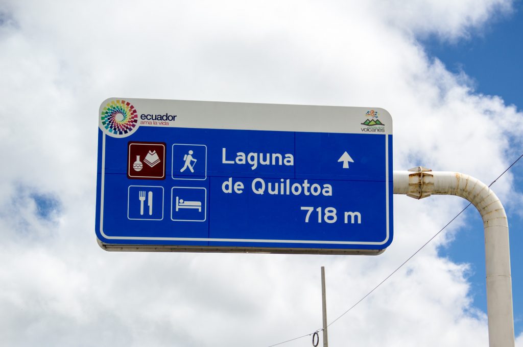Das exakteste Strassenschild in Ecuador