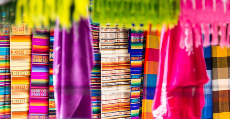 prächtige Farben auf dem Markt in Otavalo