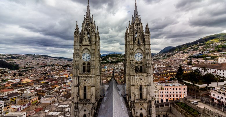 Auf dem Dach der Basilica del Voto Nacional in Quito