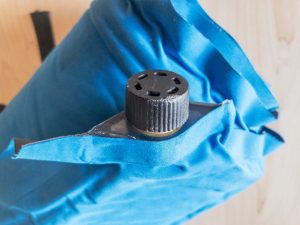 selbstaufblasende Isomatte mit Metallventil