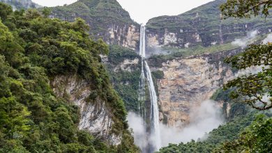 Blick auf den Gocta-Wasserfall in Peru