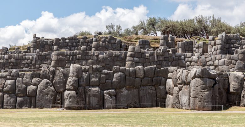 Beeindruckende Mauern in der Ruinenanlage Sacsayhuamán