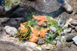 das Fleisch kommt direkt auf die Steine