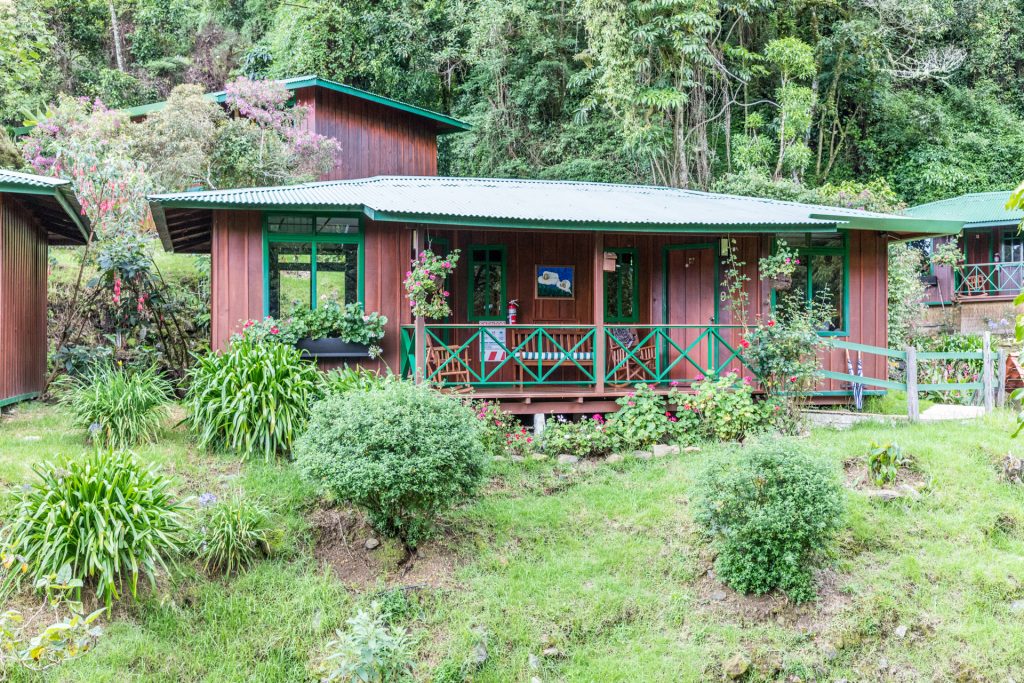 Die Bungalows in der Trogon Lodge