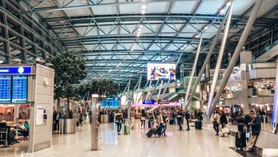 Geschäftiges Treiben am Flughafen Köln