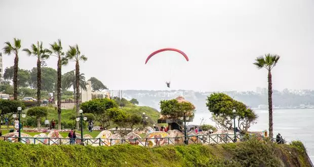 Paraglider über Lima
