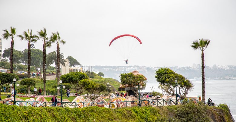 Paraglider über Lima