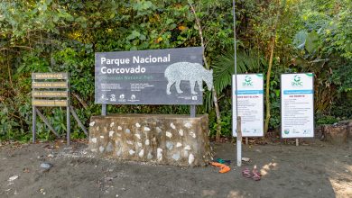 Eingang zum Corcovado Nationalpark am Strand von La Sirena