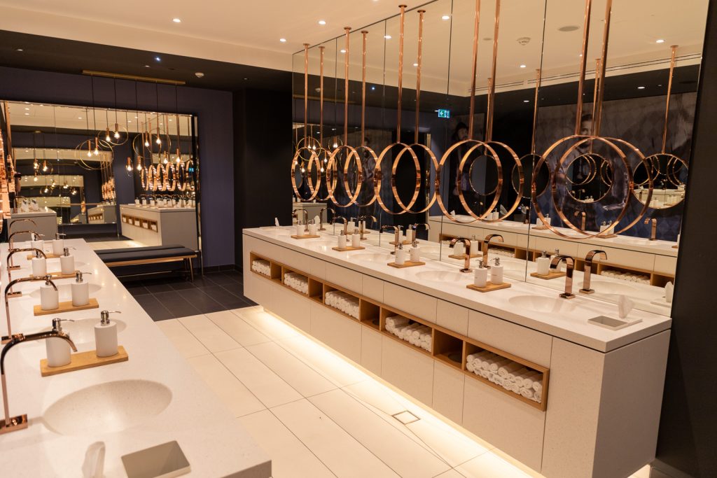 Toilette? SPA? Club?