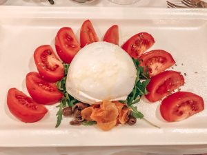 Burrata mit frischen Tomaten