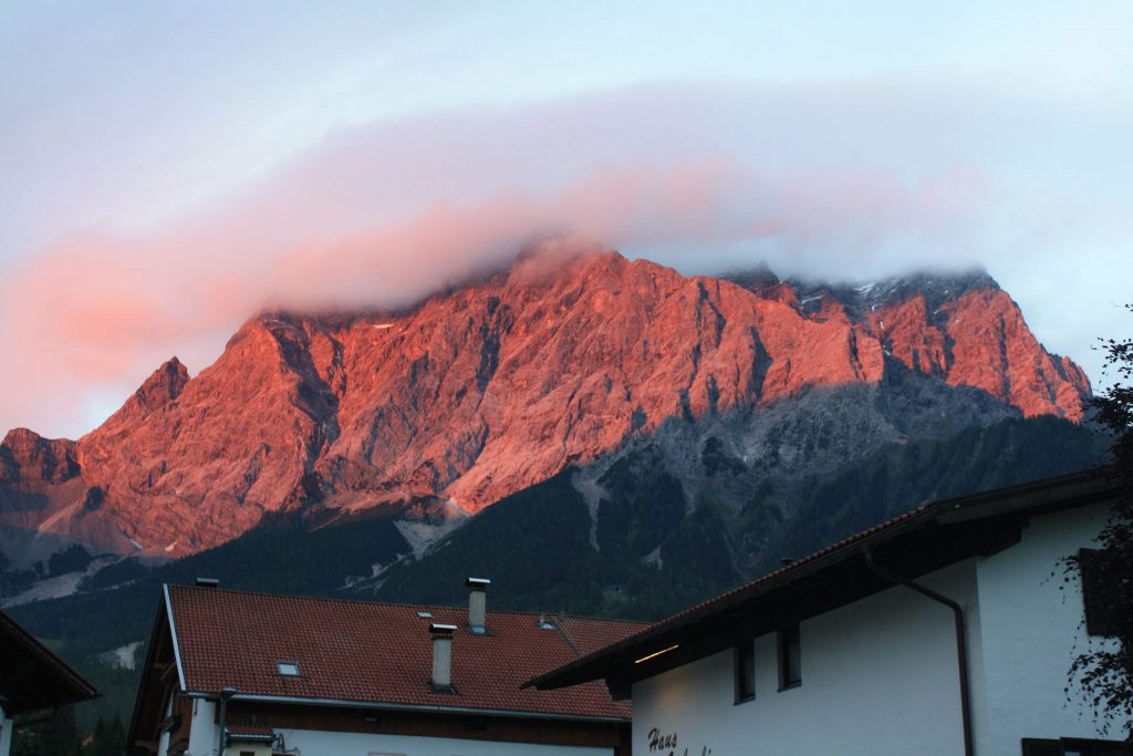Sollte sich ein Gewitter bei einer Wanderung ankündigen, solltet ihr schnell Schutz suchen