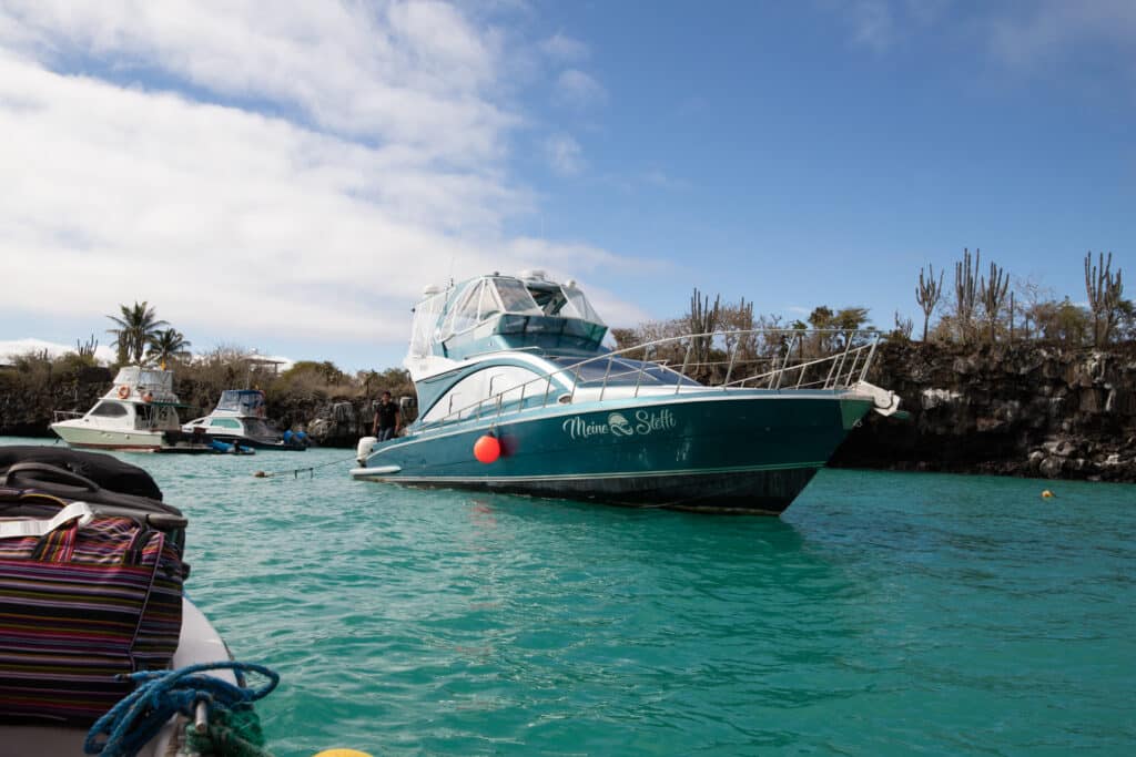 Ausflugsboot auf Galápagos